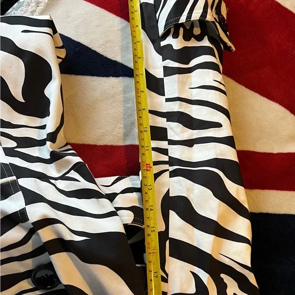 Cache Black and White Zebra Print Trench Coat size large - Picture 2 of 11
